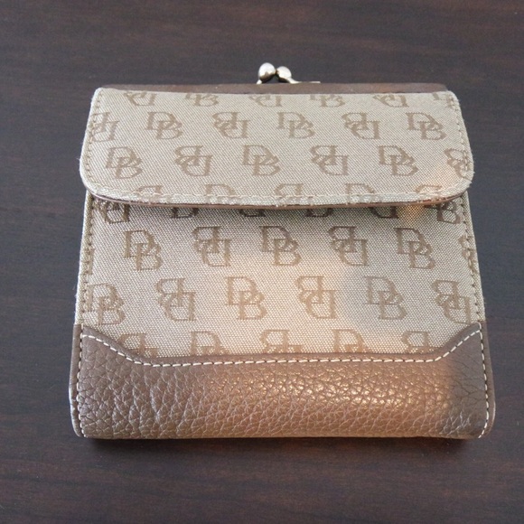 Dooney & Bourke Handbags - Dooney & Bourke Wallet